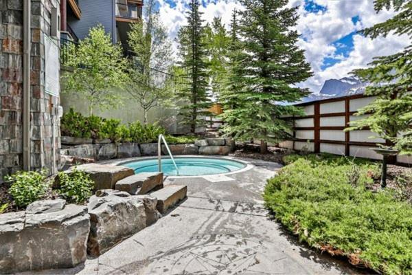 Heavenly Mountain Condo Managed By Little Sister Getaways Canmore Exterior photo